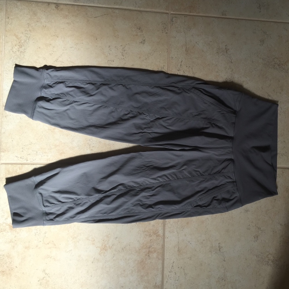Lululemon studio pant. Sz 4 grey. Like new